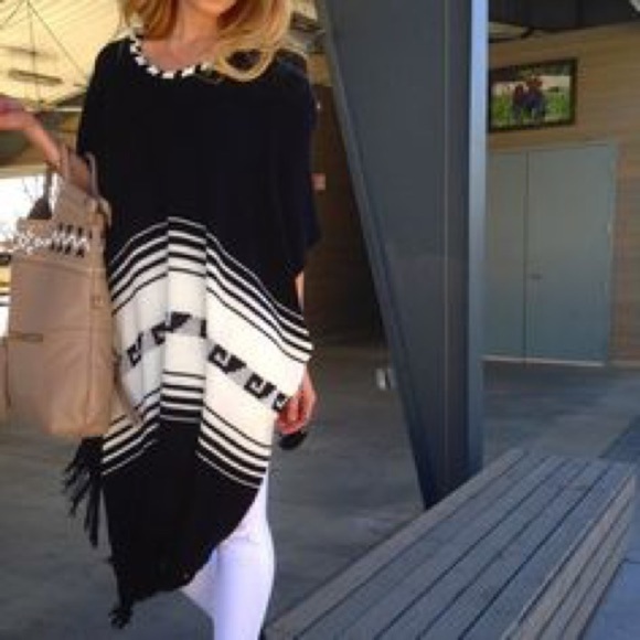 Wildfox Bohemian Frida Poncho - Picture 3 of 5